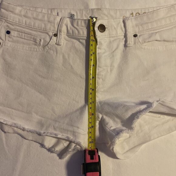 Gap 1969 Summer Cutoff Denim Shorts in White Size 28 NWOT - Picture 11 of 12